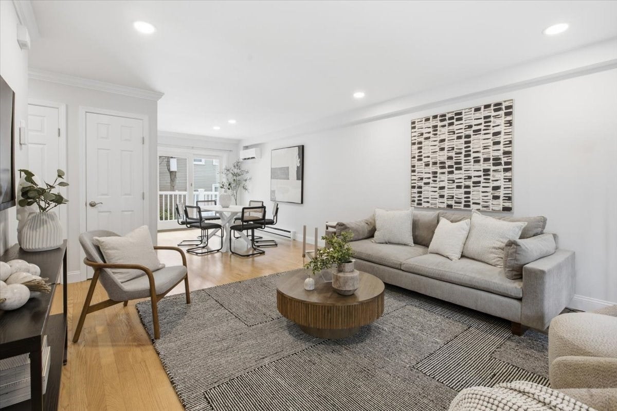 75 Bolton St 75, Boston MA 02127