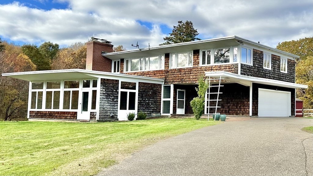 153 Ragged Hill Rd