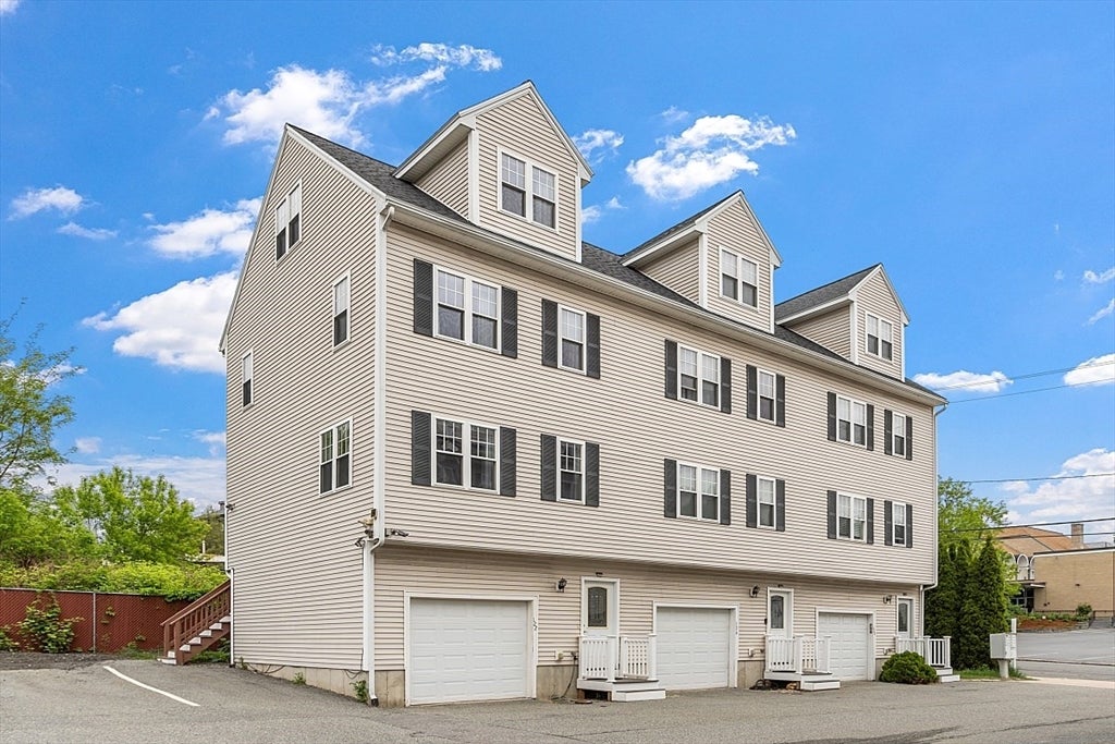 Photo of 122 Locust St, Haverhill, MA