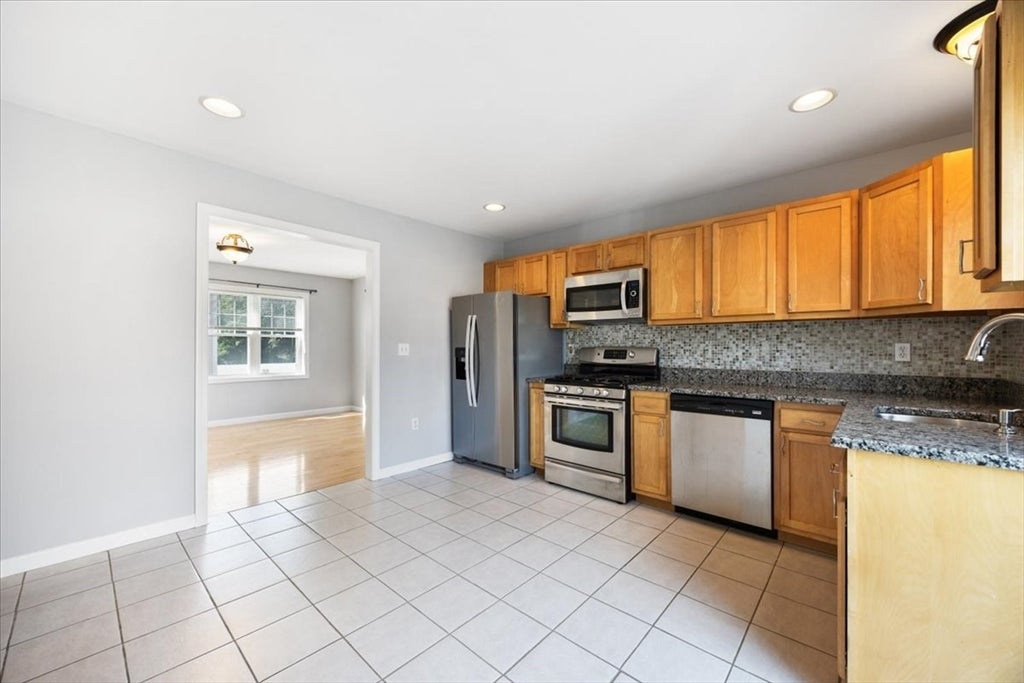 122 Locust St. 4