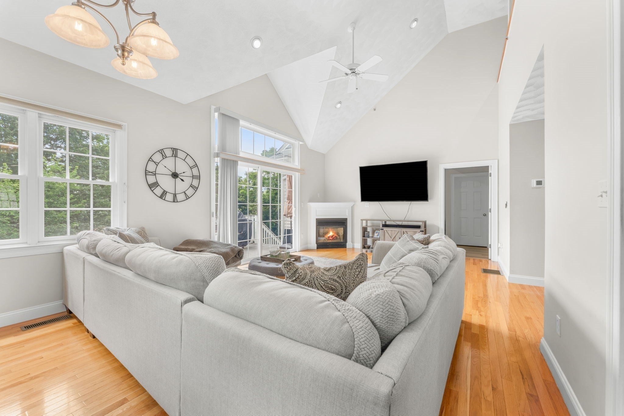 10 Charnstaff Ln 404