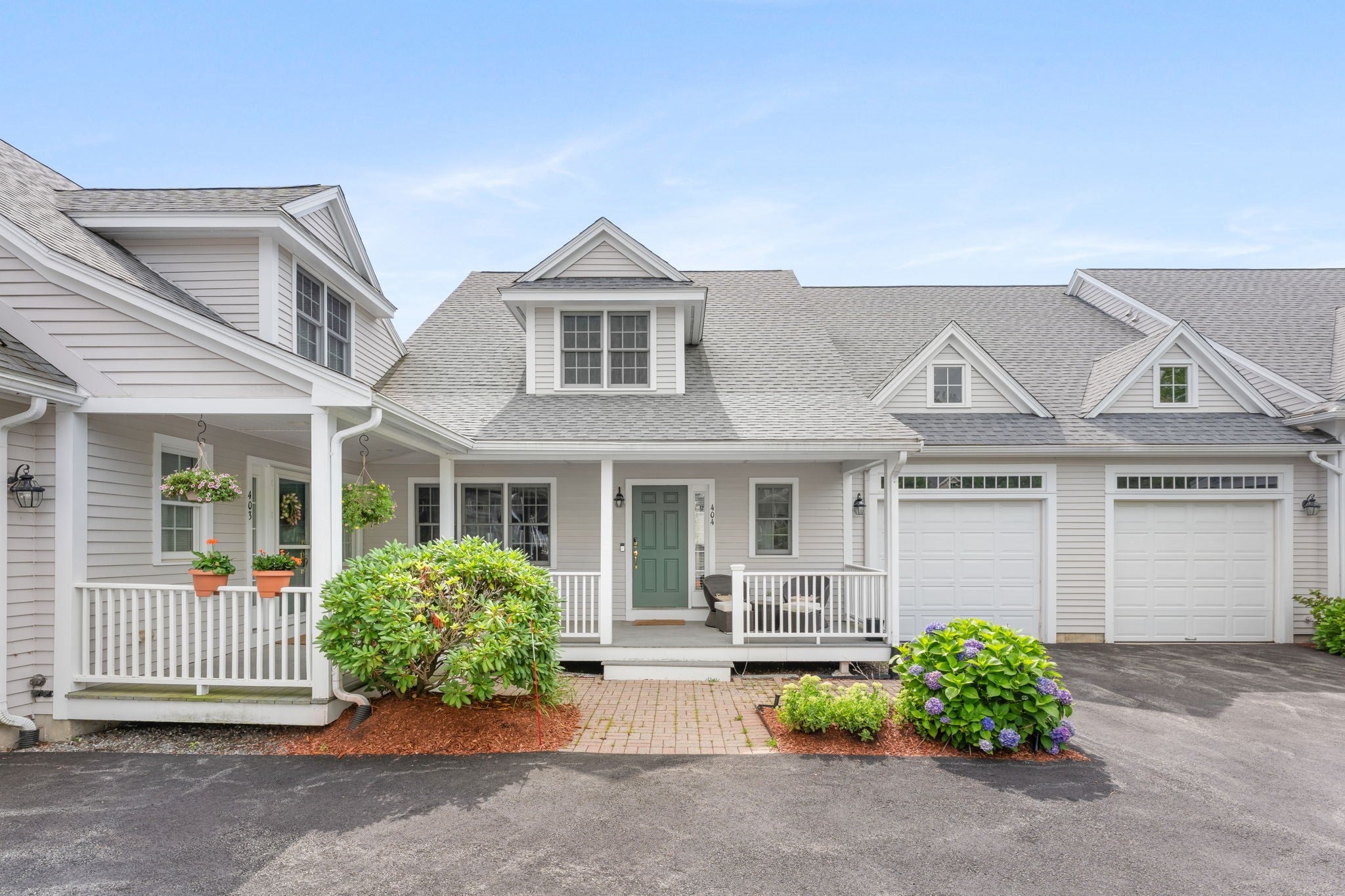Photo of 10 Charnstaff Ln, Billerica, MA