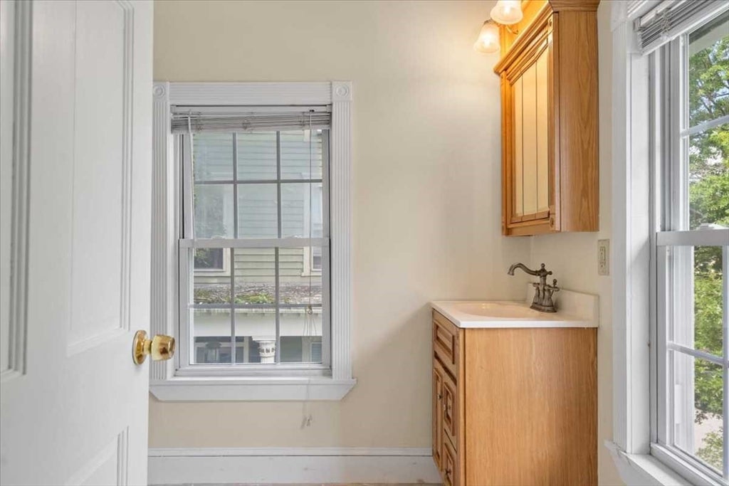 8 Crown St #8, Worcester, MA, 8 Crown St #8, Worcester, MA Photo #21