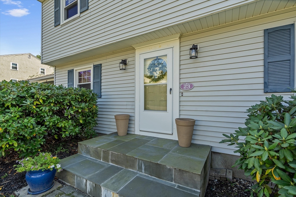 23 Elnora Dr