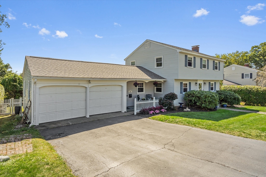 23 Elnora Dr