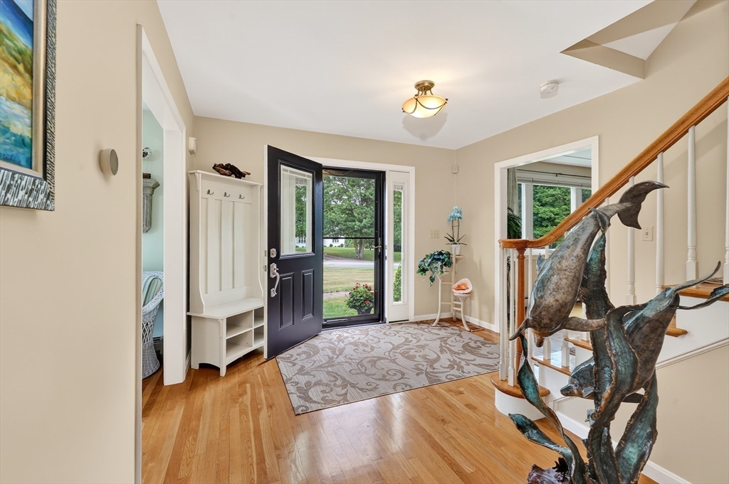 32 Country Club Cir