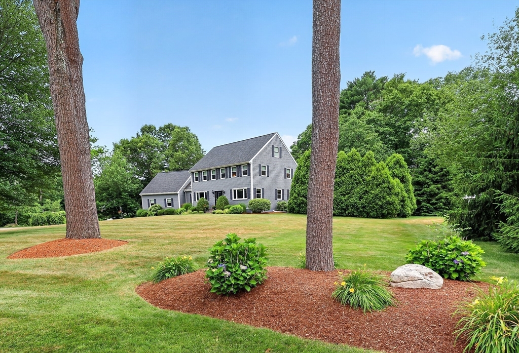 32 Country Club Cir