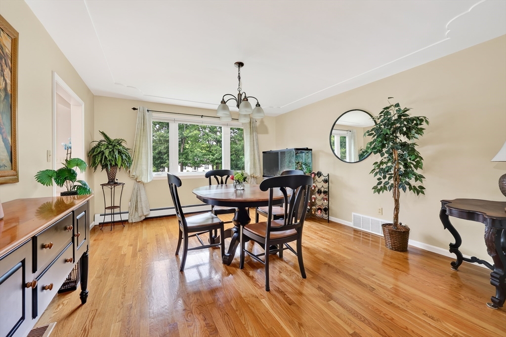 32 Country Club Cir