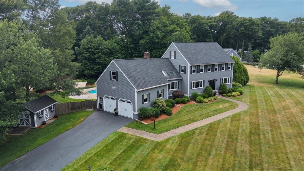 32 Country Club Cir