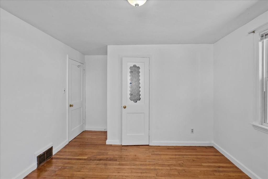 Springfield, Massachusetts 01119, United States, 3 Bedrooms Bedrooms, ,2 BathroomsBathrooms,Residential,Pending,119118