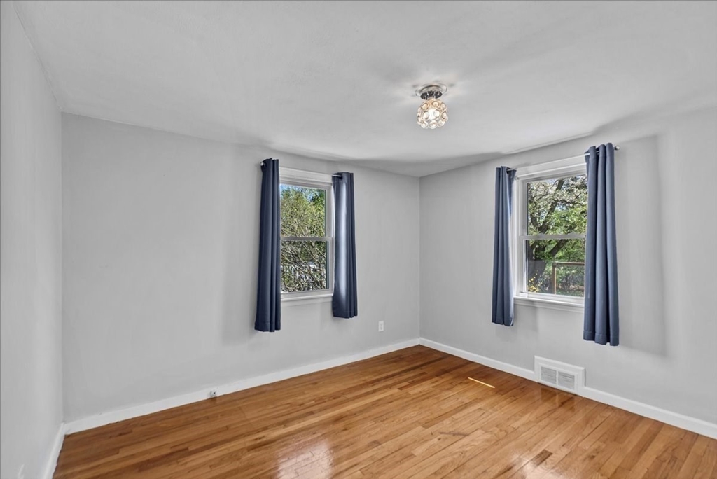 Springfield, Massachusetts 01119, United States, 3 Bedrooms Bedrooms, ,2 BathroomsBathrooms,Residential,Pending,119118