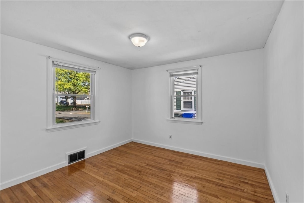 Springfield, Massachusetts 01119, United States, 3 Bedrooms Bedrooms, ,2 BathroomsBathrooms,Residential,Pending,119118