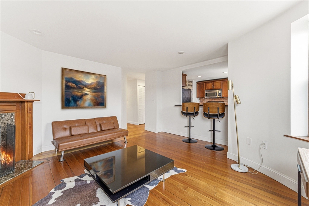 111 Gainsborough St 401