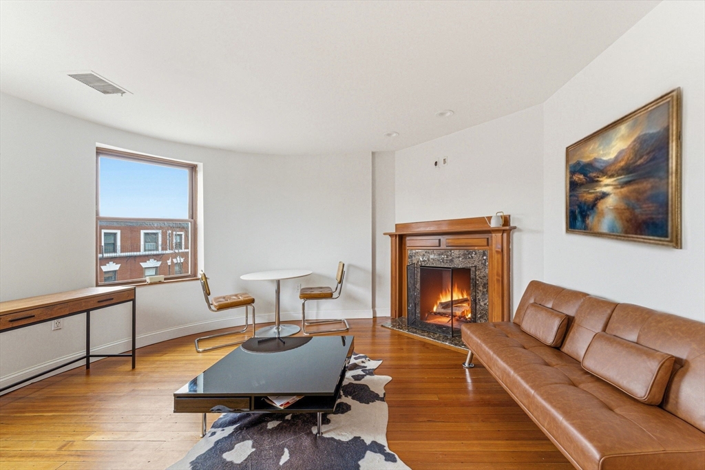 111 Gainsborough St 401