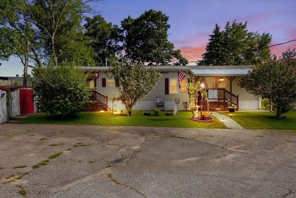 157 Mansfield Ave 32