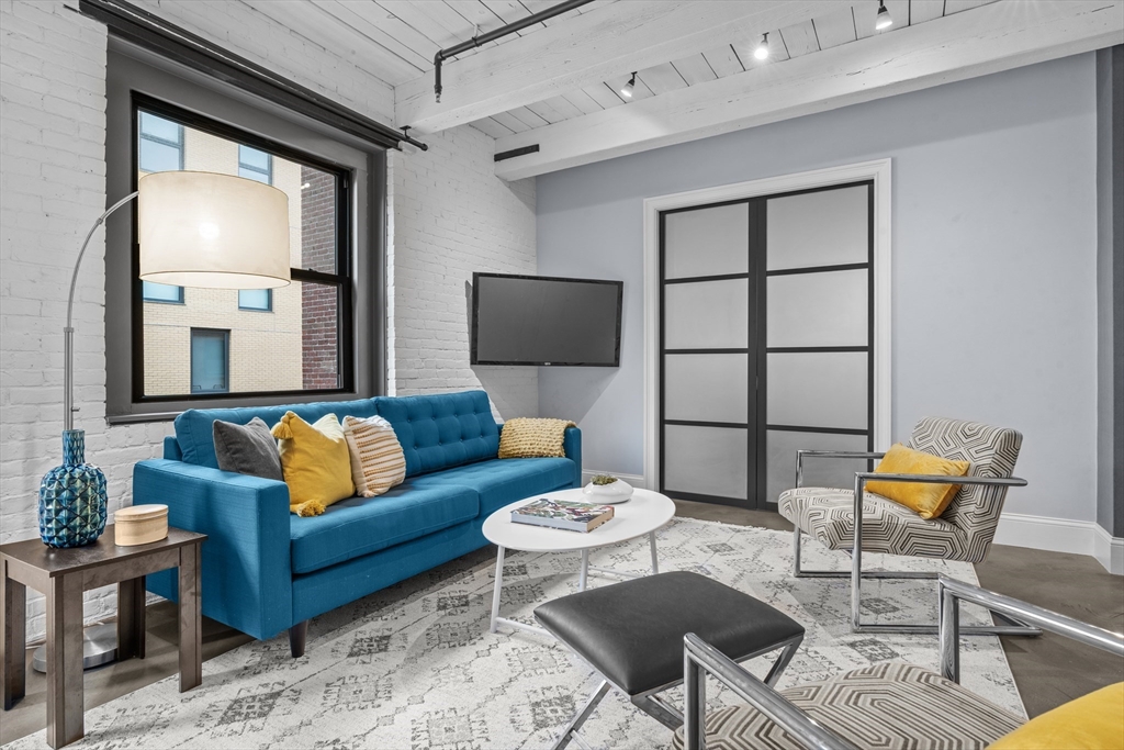 90 Wareham St 303