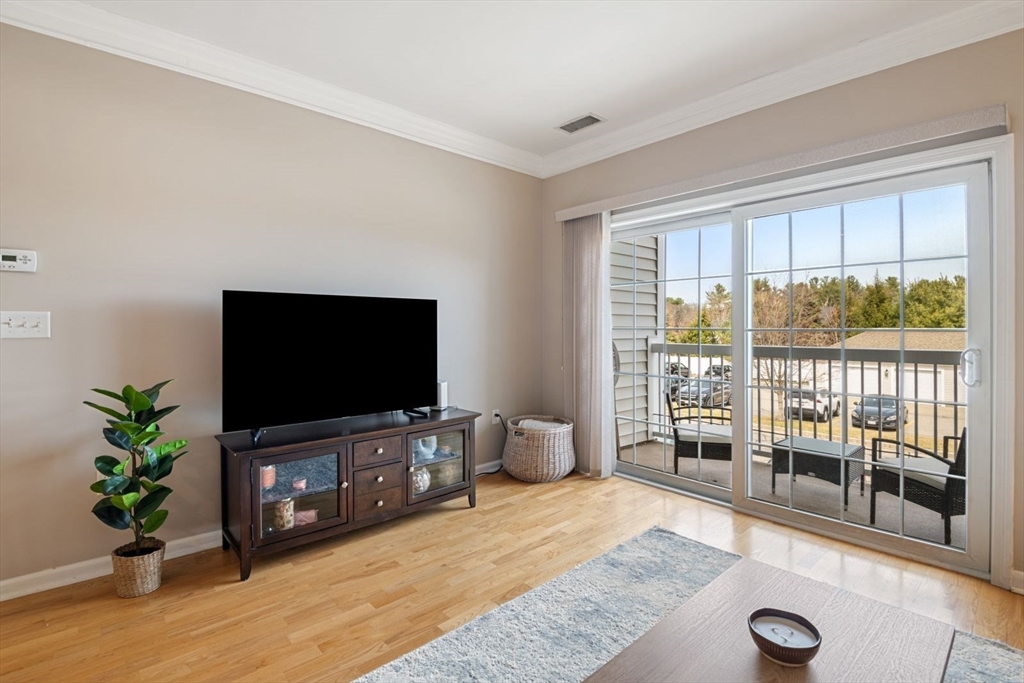 204 Clocktower Dr 202