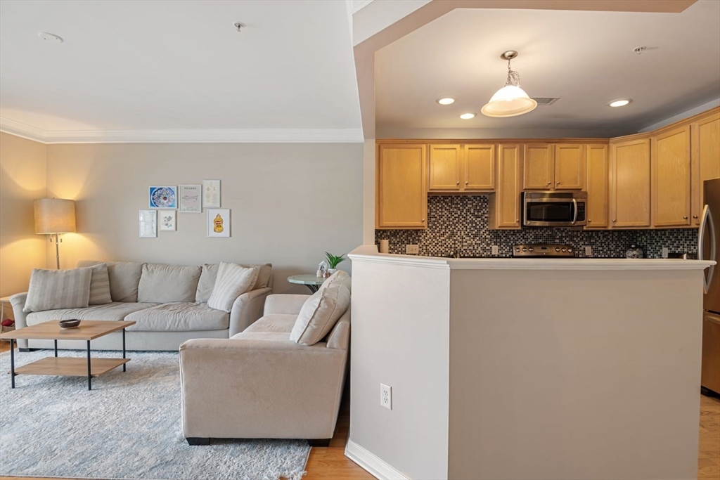 204 Clocktower Dr 202