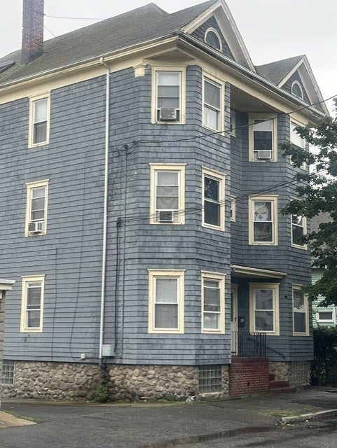 Photo of 492 N Front St, New Bedford, MA