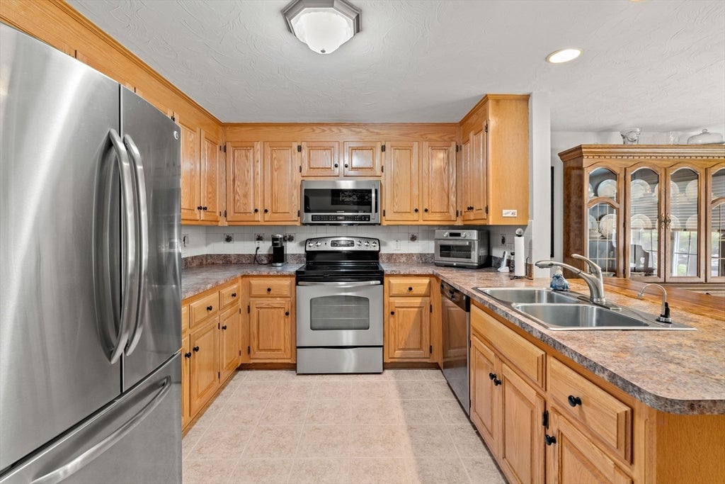 7 Nature View Dr #7, Uxbridge, MA, 7 Nature View Dr #7, Uxbridge, MA Photo #9
