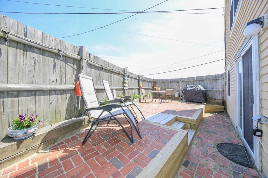 140 Railroad Ave 1