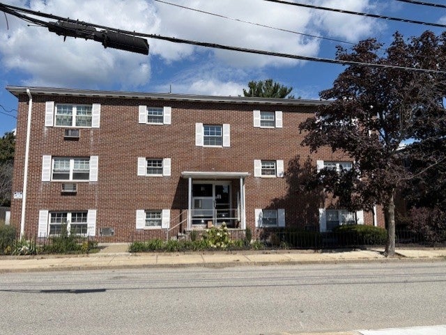 Photo of 31 Pond Street, Waltham, MA