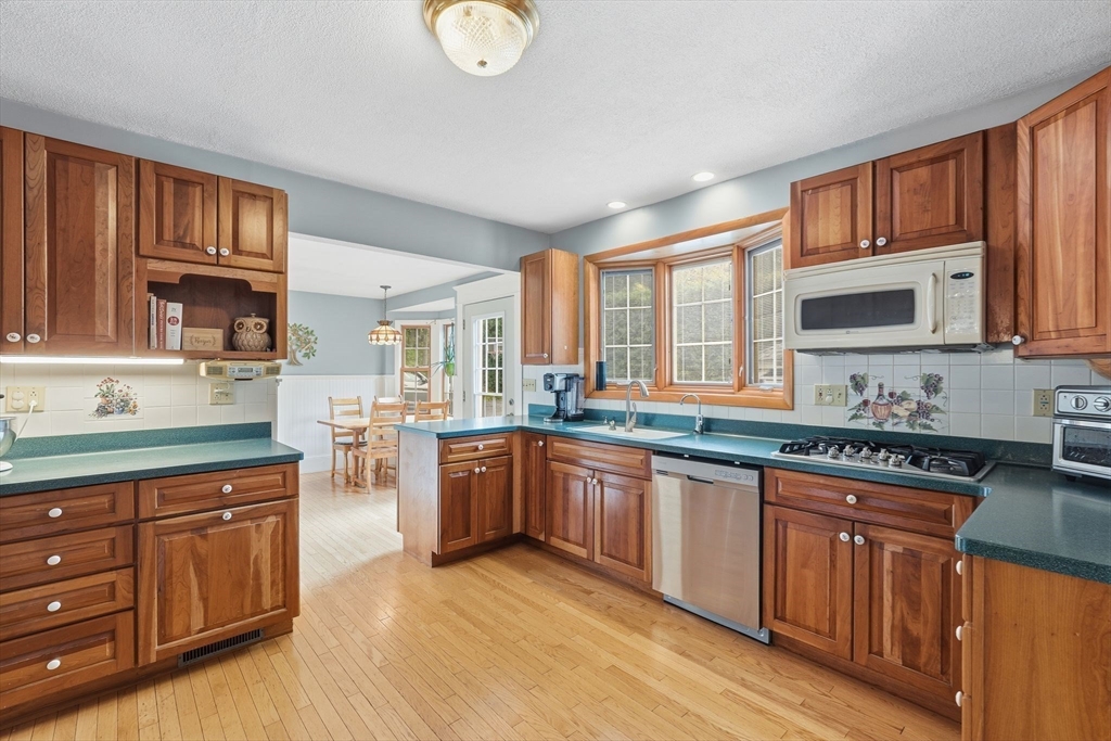 115 Woodbridge St