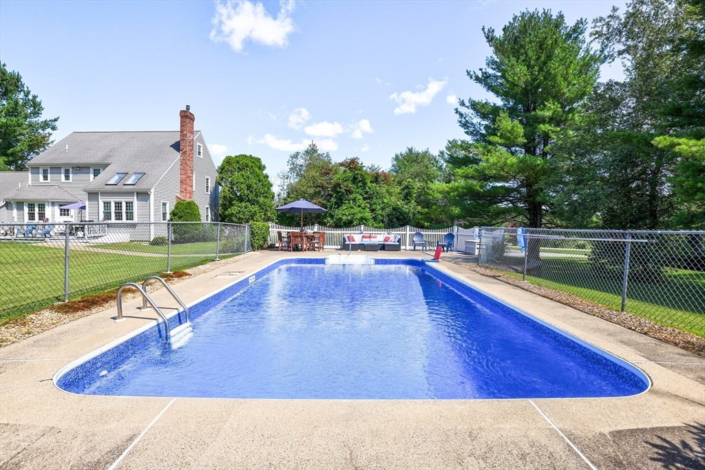 387 W Main St