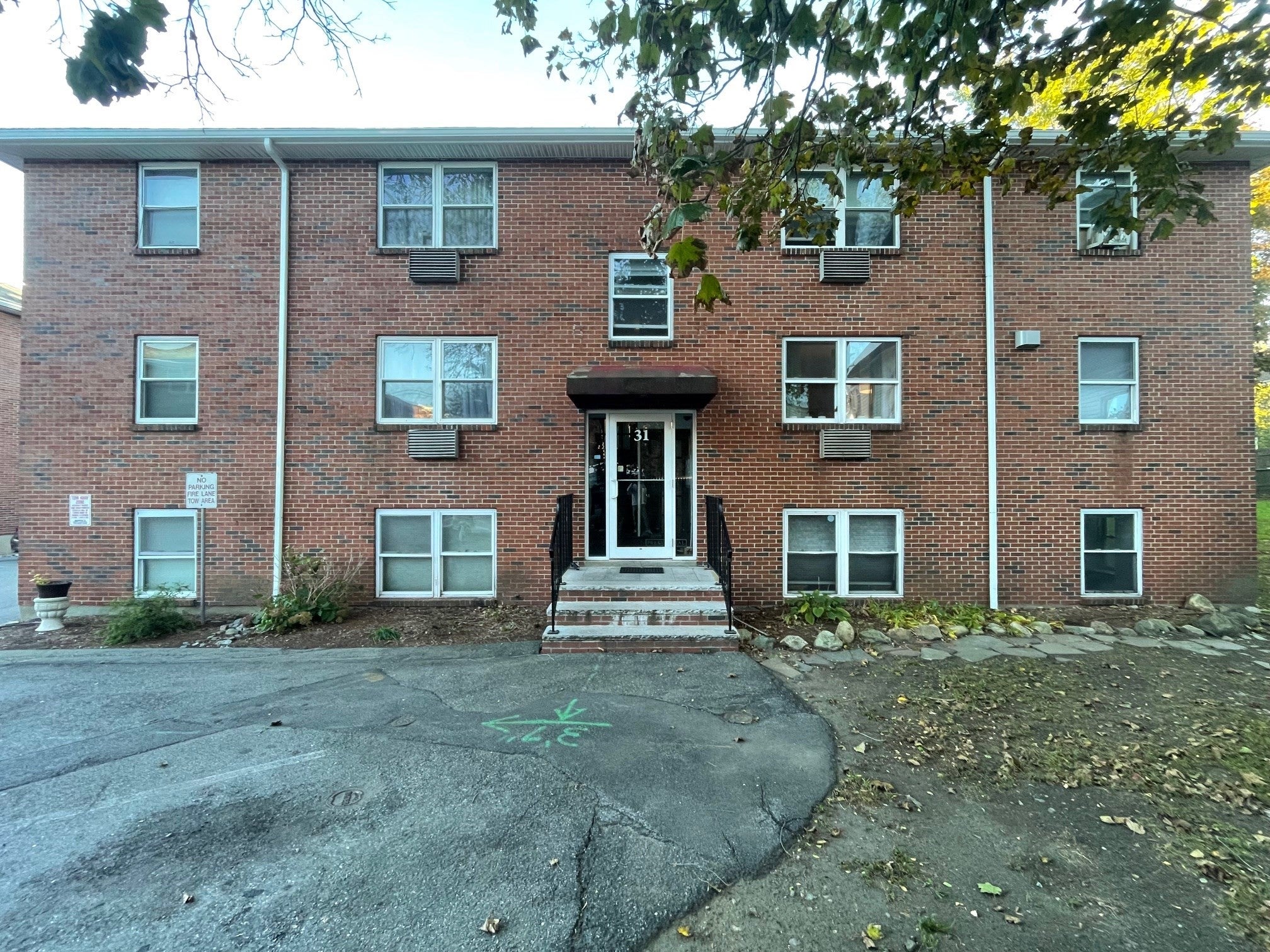 Photo of 31 Montvale Ave, Woburn, MA
