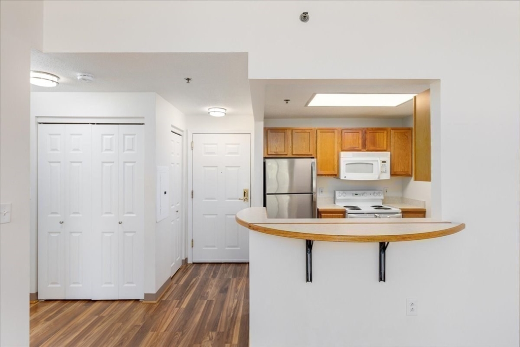 Cambridge, Massachusetts 02141, United States, 1 Bedroom Bedrooms, ,1 BathroomBathrooms,Residential,Pending,133902