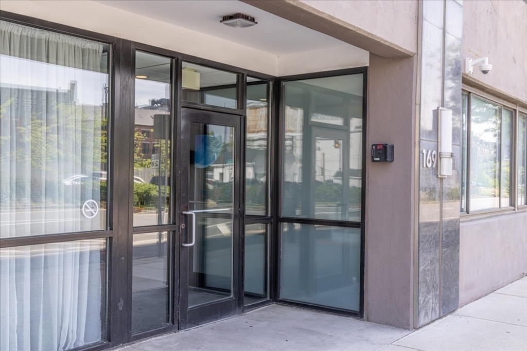 Cambridge, Massachusetts 02141, United States, 1 Bedroom Bedrooms, ,1 BathroomBathrooms,Residential,Pending,133902