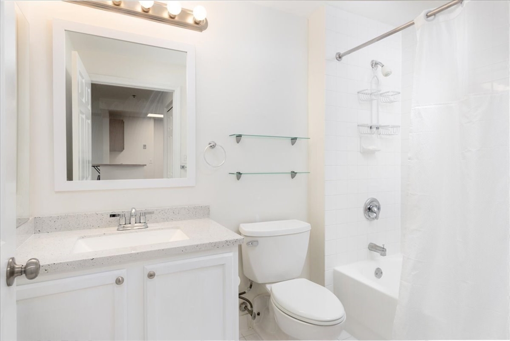 Cambridge, Massachusetts 02141, United States, 1 Bedroom Bedrooms, ,1 BathroomBathrooms,Residential,Pending,133902