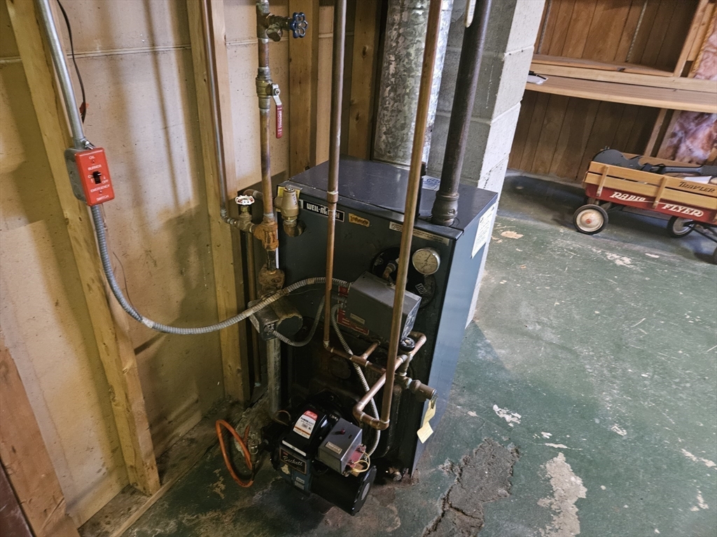 Dracut, Massachusetts 01826, United States, 3 Bedrooms Bedrooms, ,1 BathroomBathrooms,Residential,Pending,114452