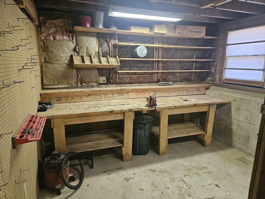 Dracut, Massachusetts 01826, United States, 3 Bedrooms Bedrooms, ,1 BathroomBathrooms,Residential,Pending,114452