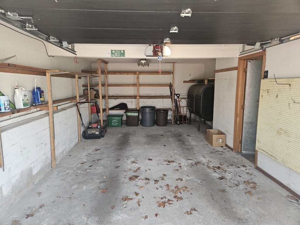 Dracut, Massachusetts 01826, United States, 3 Bedrooms Bedrooms, ,1 BathroomBathrooms,Residential,Pending,114452