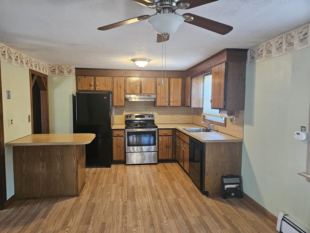 Dracut, Massachusetts 01826, United States, 3 Bedrooms Bedrooms, ,1 BathroomBathrooms,Residential,Pending,114452