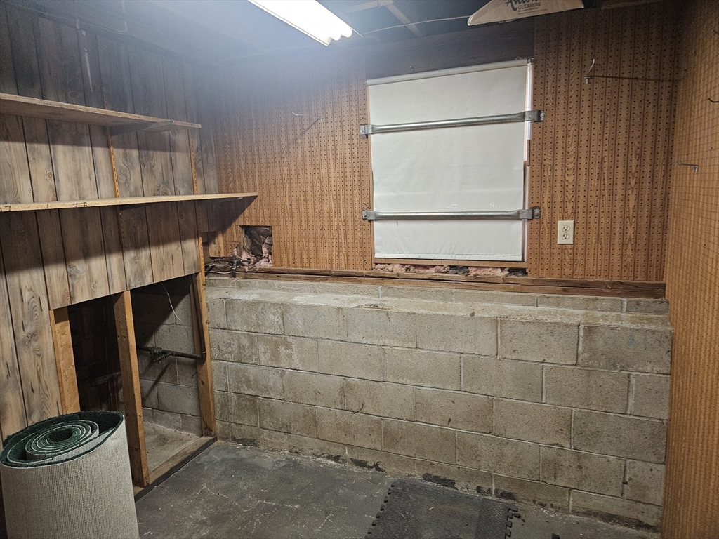 Dracut, Massachusetts 01826, United States, 3 Bedrooms Bedrooms, ,1 BathroomBathrooms,Residential,Pending,114452