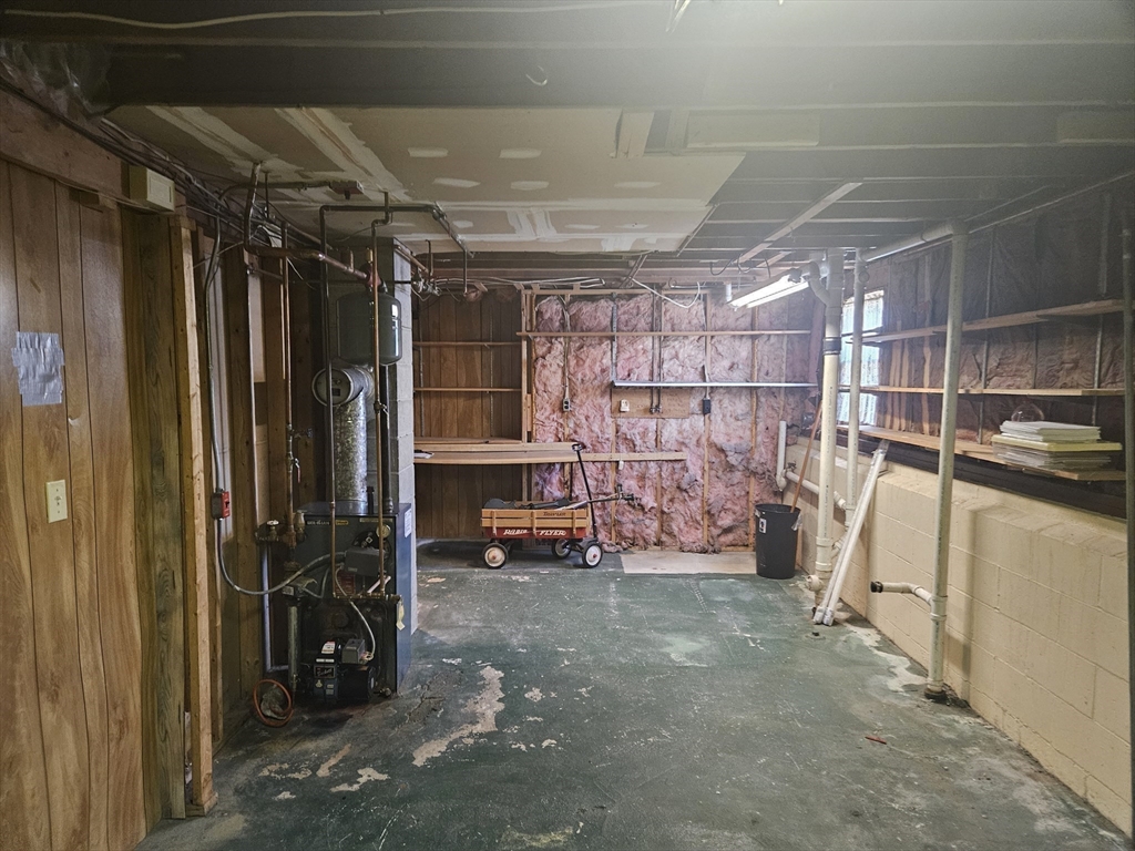 Dracut, Massachusetts 01826, United States, 3 Bedrooms Bedrooms, ,1 BathroomBathrooms,Residential,Pending,114452