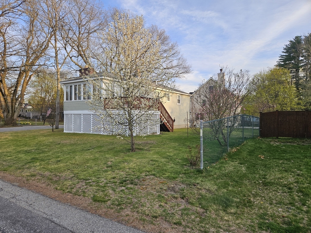 Dracut, Massachusetts 01826, United States, 3 Bedrooms Bedrooms, ,1 BathroomBathrooms,Residential,Pending,114452