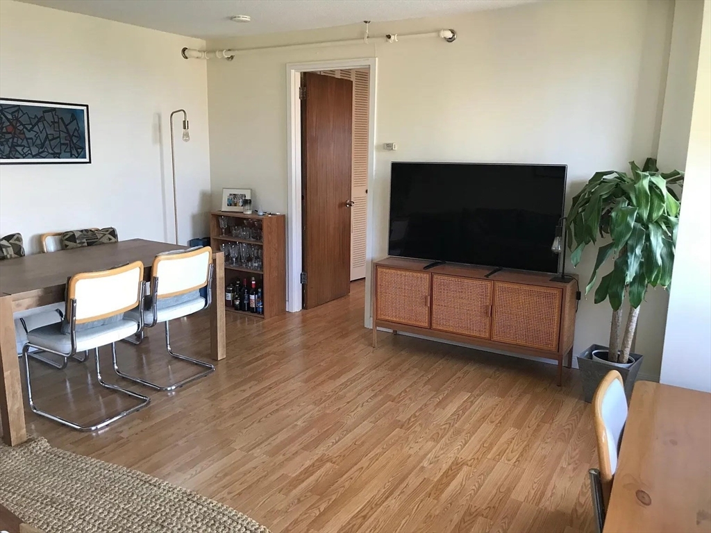 Cambridge, Virginia 20139, United States, 1 Bedroom Bedrooms, ,2 BathroomsBathrooms,Residential,Pending,127951