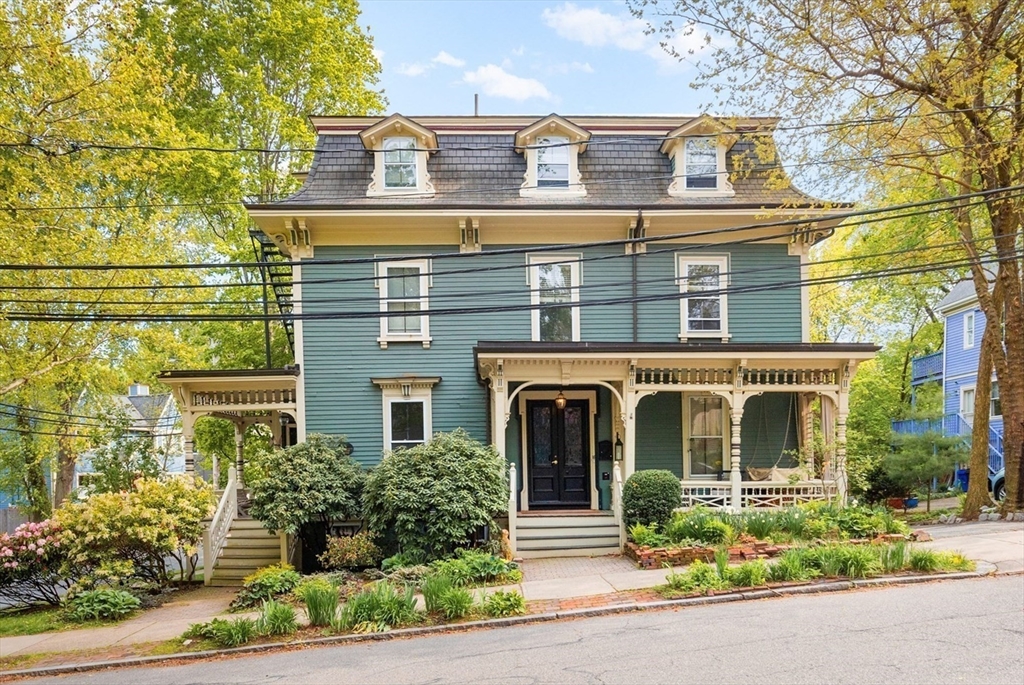 Photo of 14 Russell St, Arlington, MA