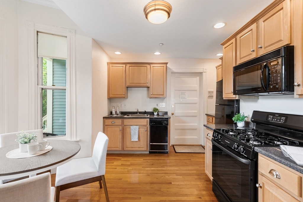 14 Russell St #3, Arlington, MA Photo #14