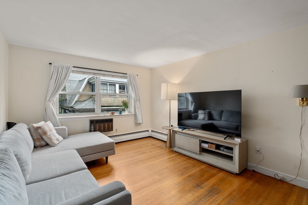 14 Commonwealth Court 11