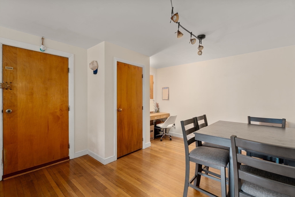14 Commonwealth Court 11