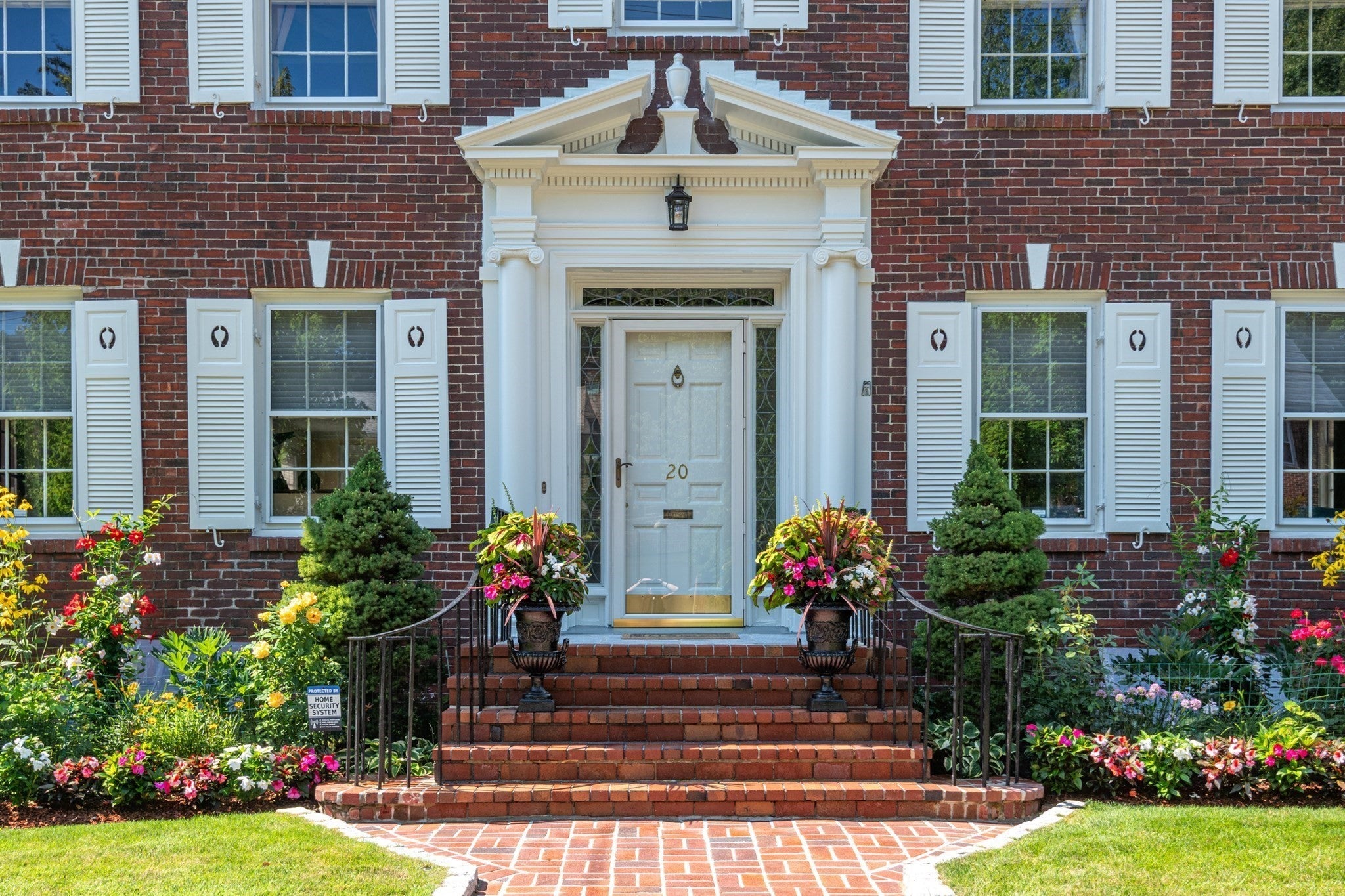 20 Lochstead Ave