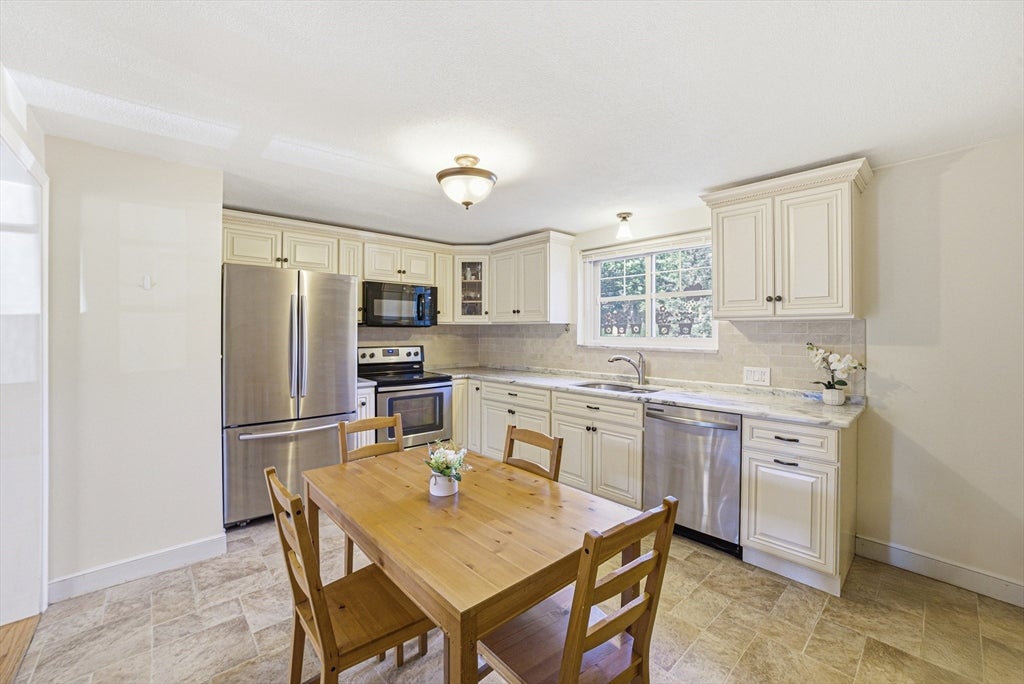 119 Emerson Gardens Rd 119