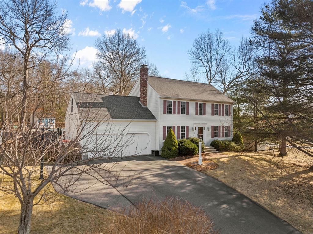 32 Wisteria Dr