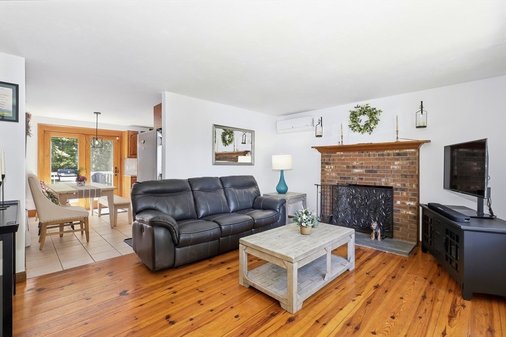 10 Checkerberry Ln