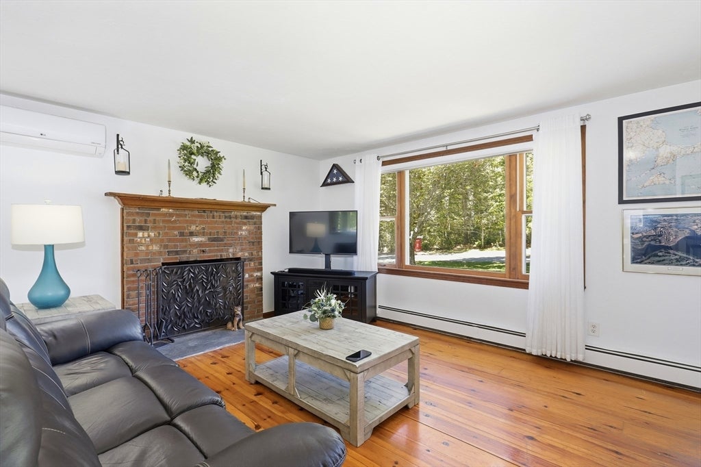 10 Checkerberry Ln
