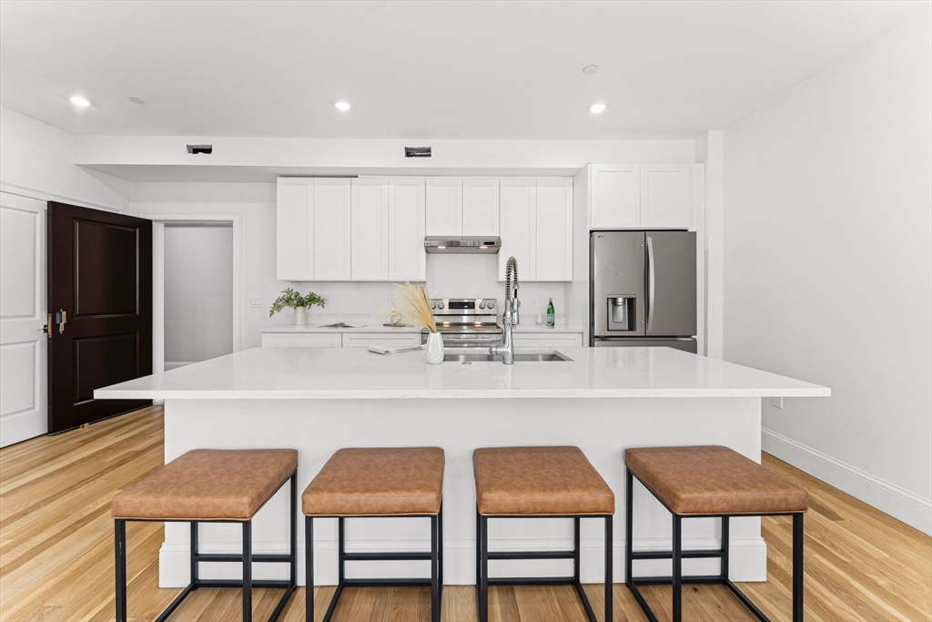 272 Lincoln St 302